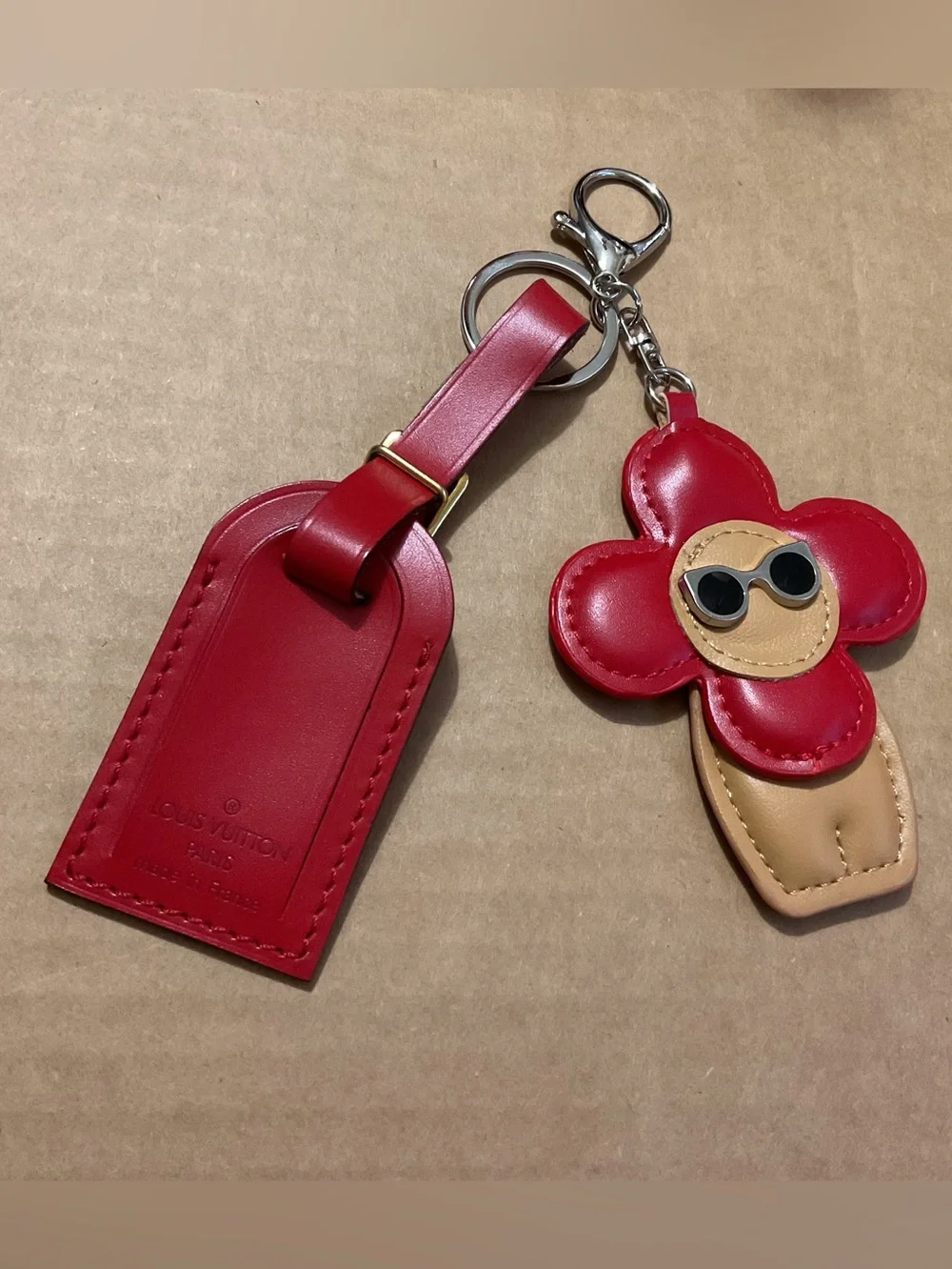 ✅LV PICK 1 AUTHENTIC LV LEATHER TAG +free fashion keychain